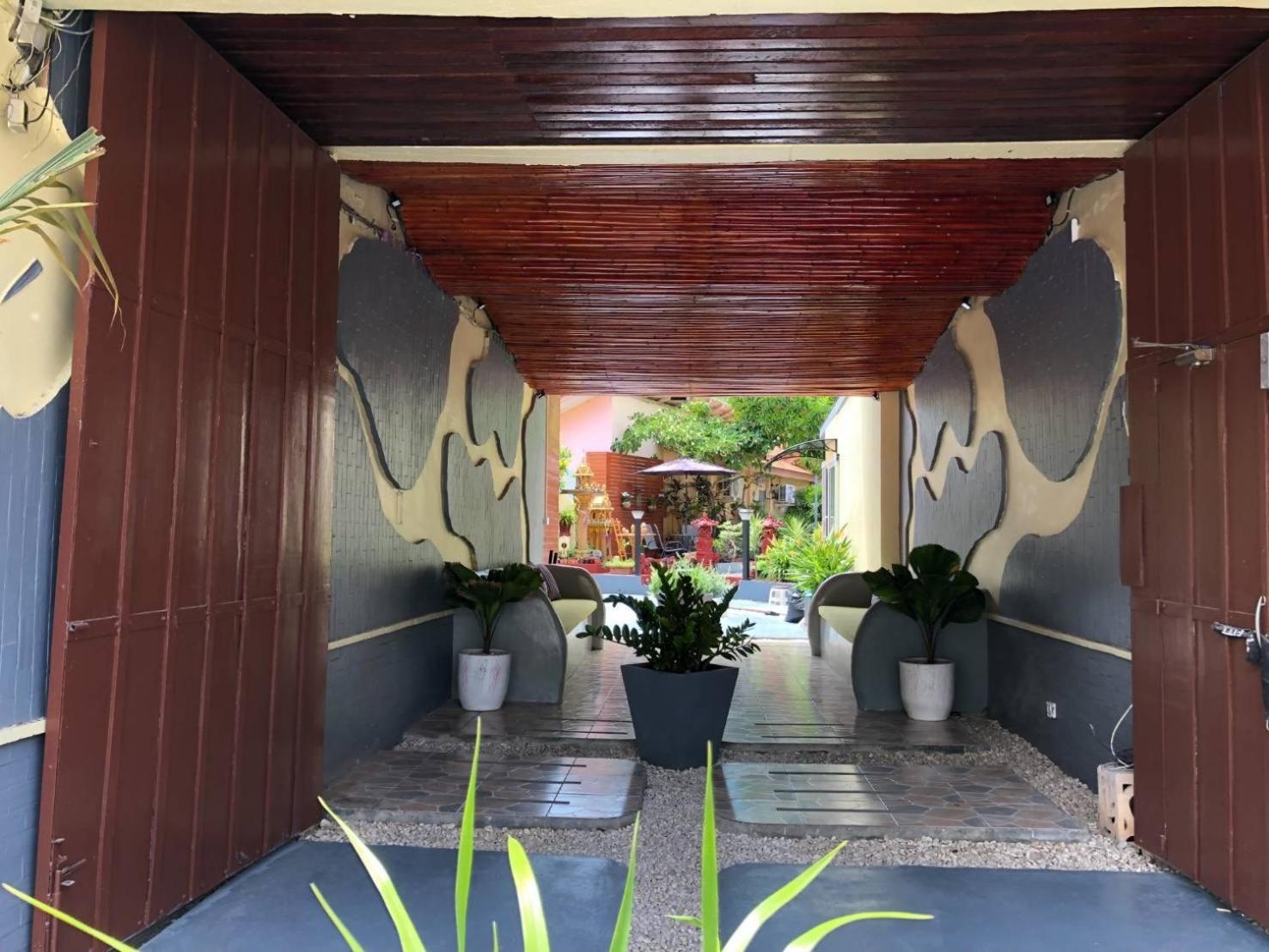 Pandora Cafe Hotel Chaweng  Exterior photo